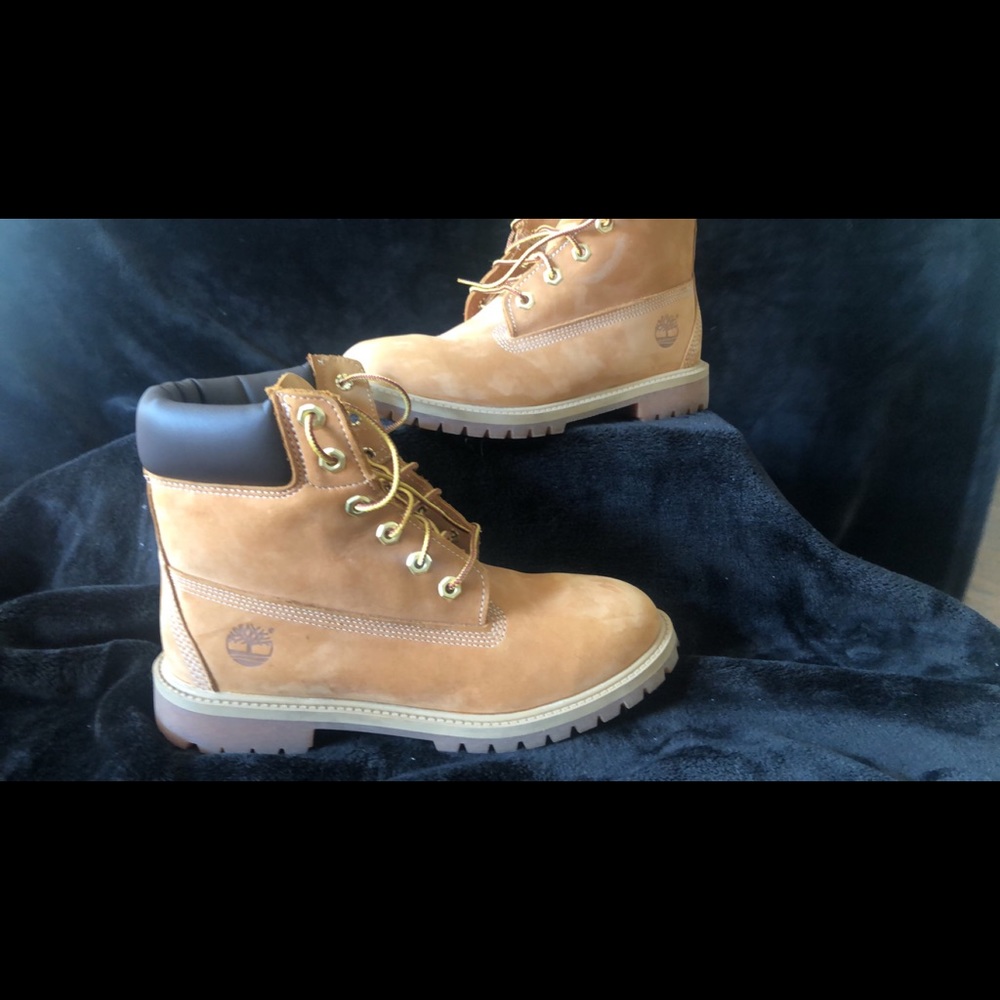 **SOLD**   6” Timberlands size 6.5 men/8.5 women